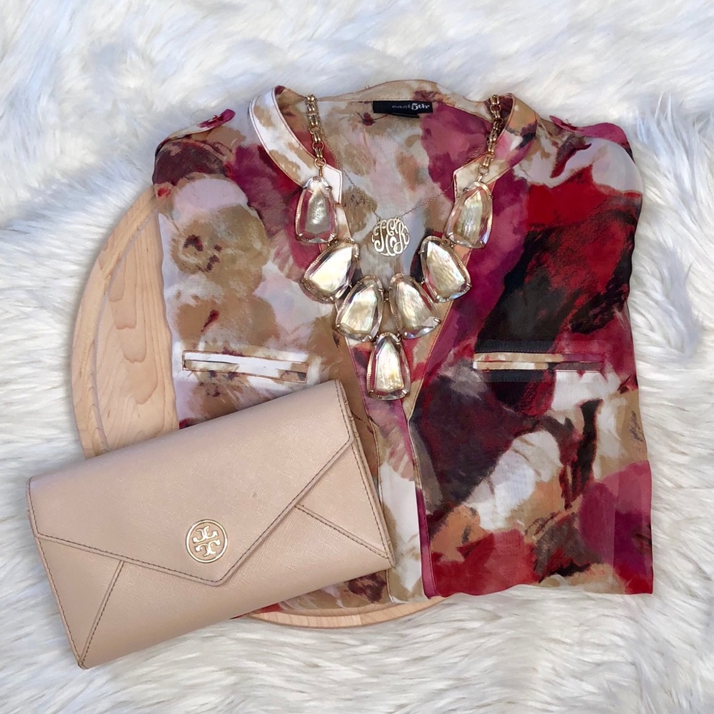 Sale 💕 Floral blouse